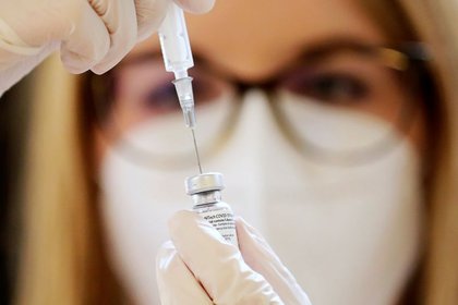 IMSS reporta 2 casos de posible reacción alérgica tras aplicación de vacuna anticovid en Tabasco