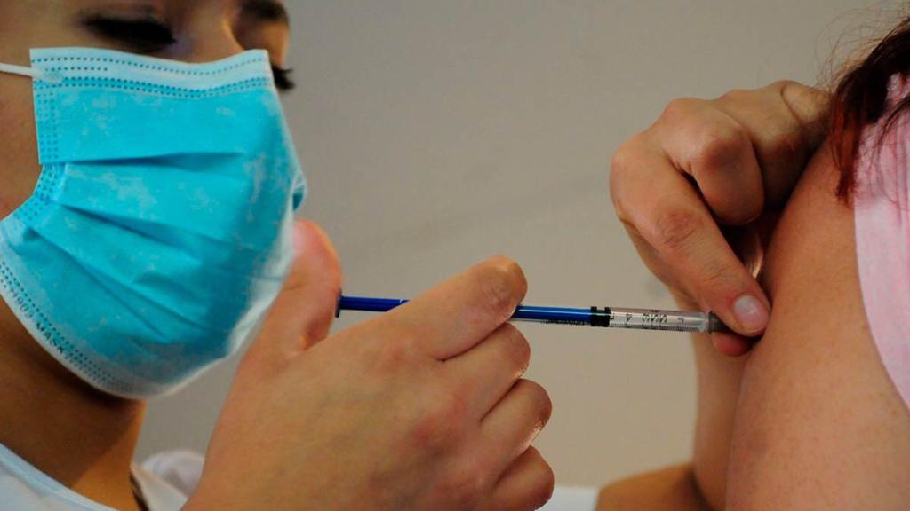 Inicia vacunación contra COVID-19 a menores en Morelos