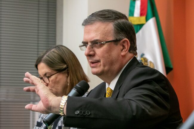 EU aceptó envío de agentes mexicanos para combatir tráfico de armas EU aceptó envío de agentes mexicanos para combatir tráfico de armas