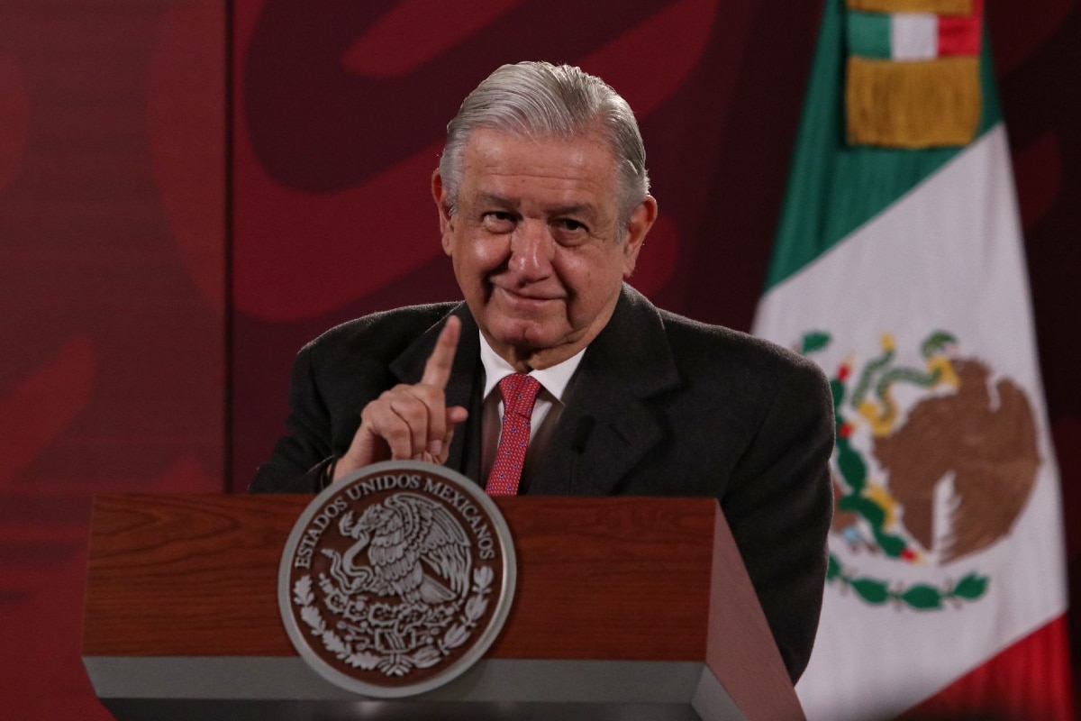 El INE Ordena a López Obrador Retirar la Posdata Polémica de su Conferencia Matutina