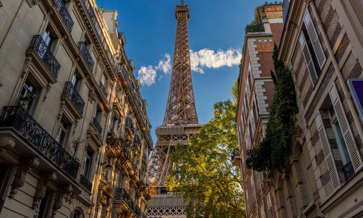 Son detenidas dos personas en París por la violación de una mexicana cerca de la Torre Eiffel