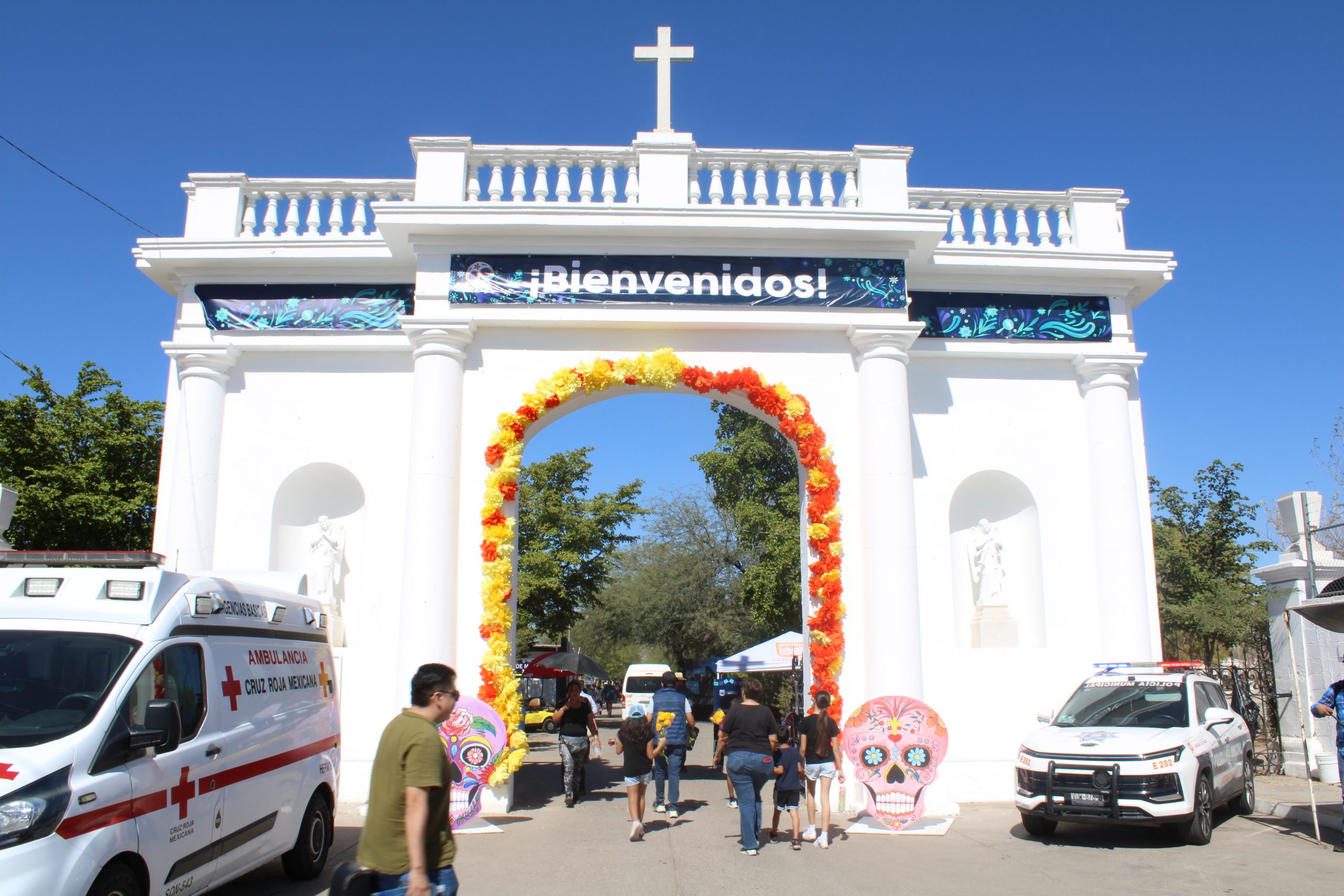 Momento de compartir y recordar: Familias de Hermosillo festejaron el día de muertos