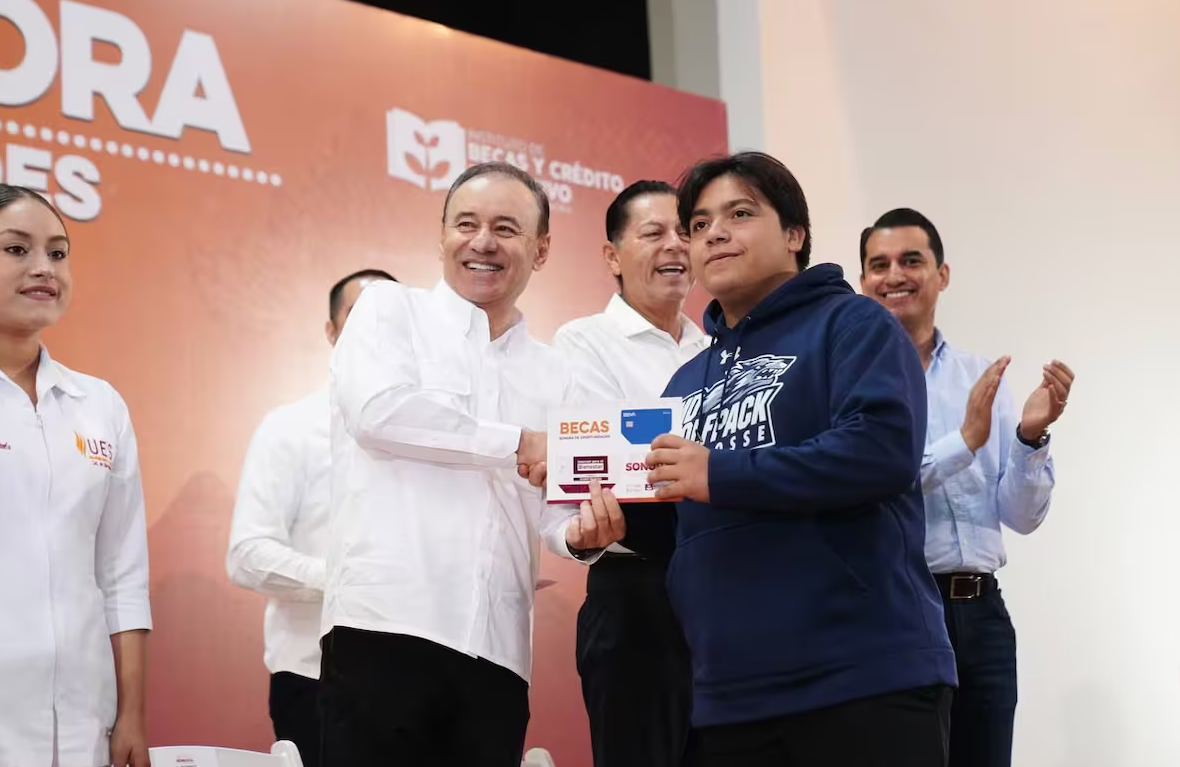 Gobernador Durazo destina presupuesto histórico en becas para 190 mil estudiantes