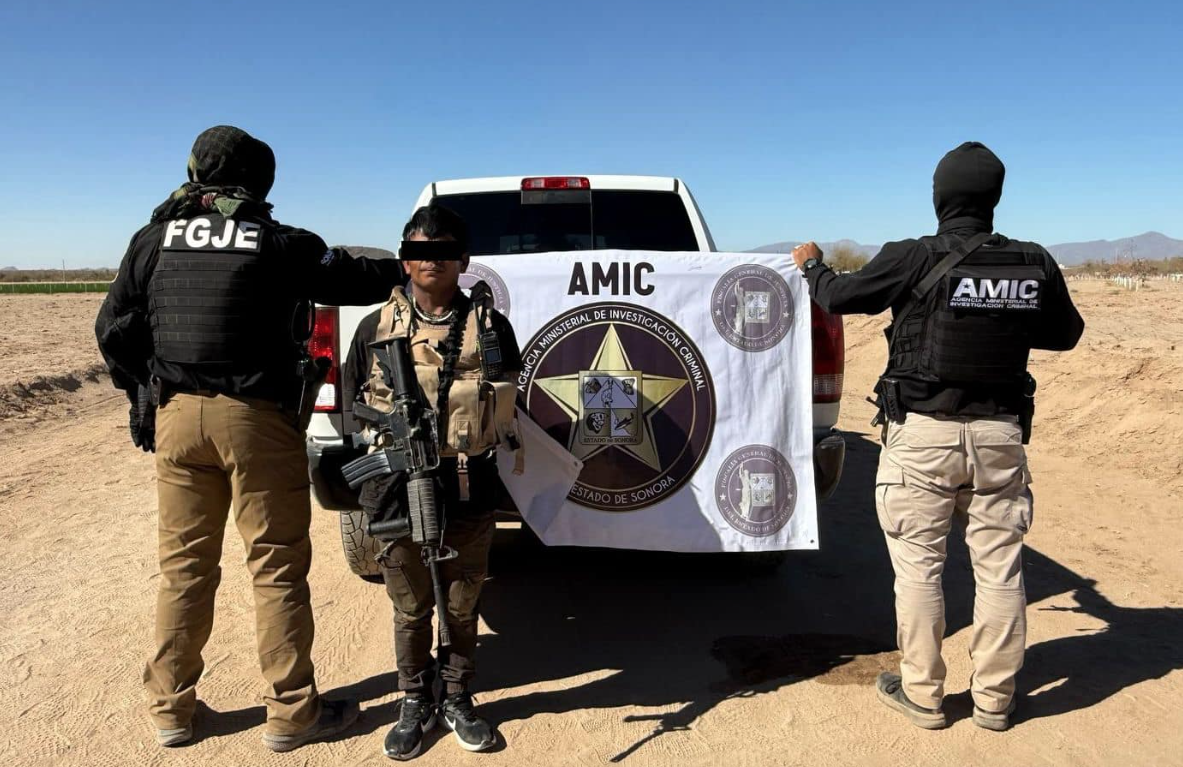 Capturan a sujeto con armas tras enfrentamiento en Caborca