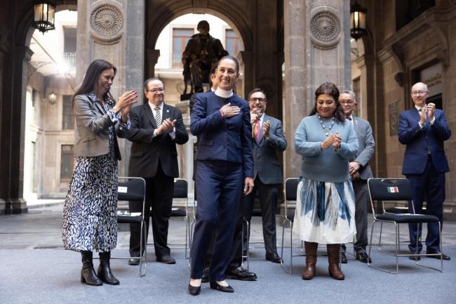 Sheinbaum elimina examen COMIPEMS y garantiza espacios en bachillerato para todos los jóvenes Sheinbaum elimina examen COMIPEMS y garantiza espacios en bachillerato para todos los jóvenes