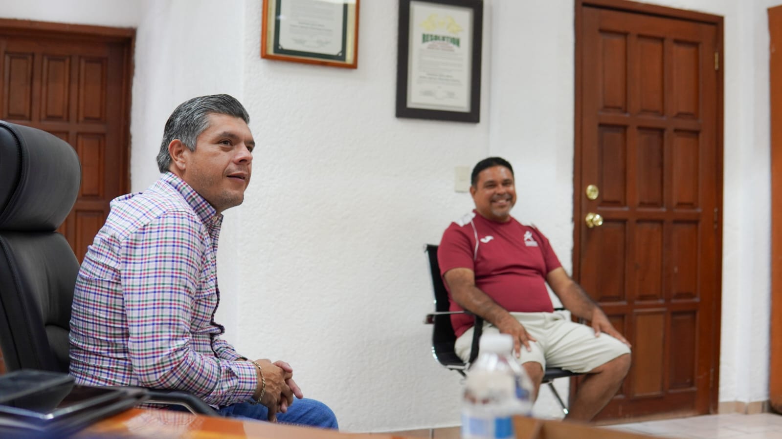 Se reúne alcalde ‘Beto’ Vázquez con atletas huatabampenses que participarán en la Olimpiada Nacional CONADE 2025