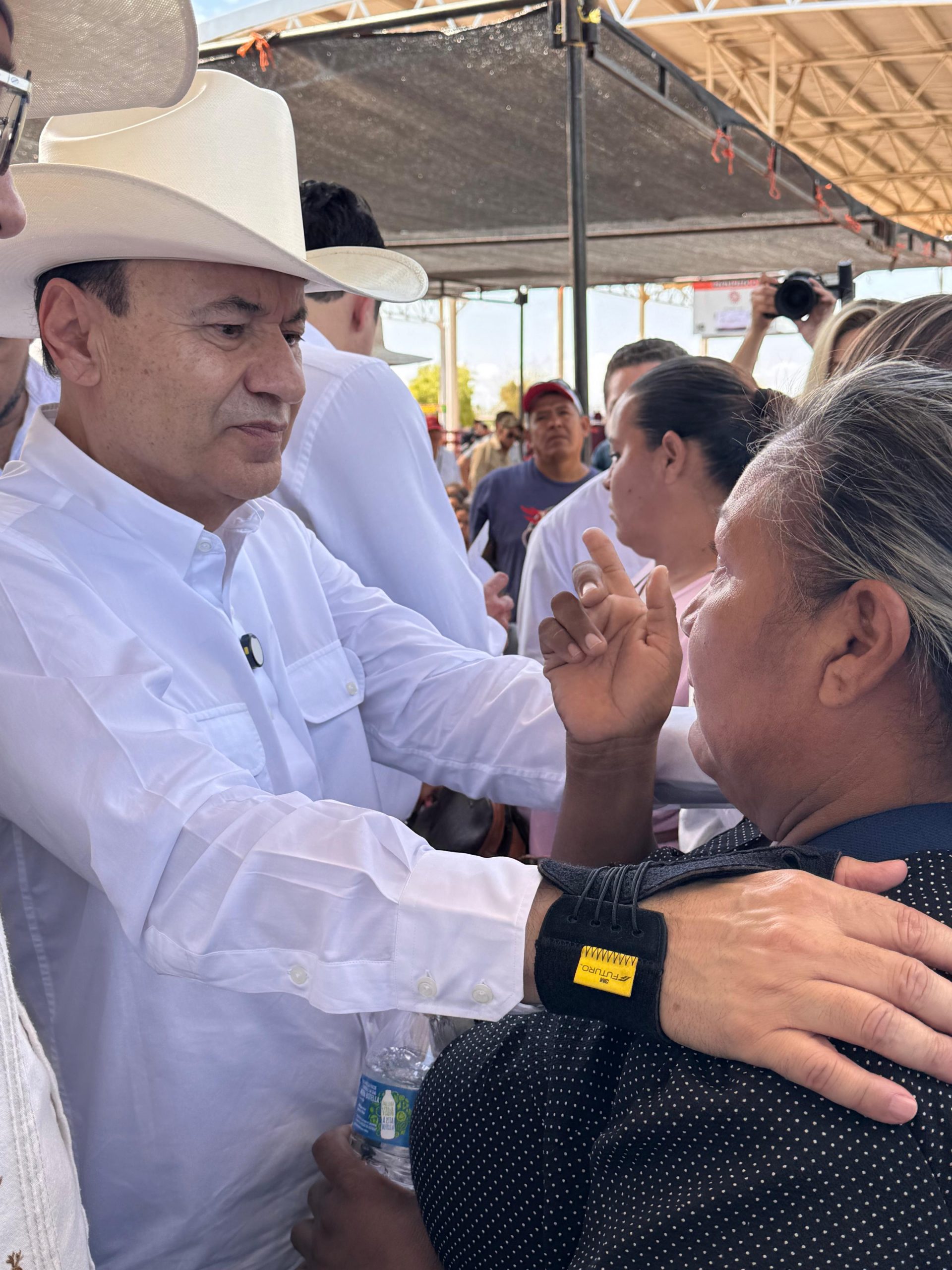 Alfonso Durazo entrega apoyos a familias vulnerables en Navojoa y refrenda su compromiso con los principios de Morena Alfonso Durazo entrega apoyos a familias vulnerables en Navojoa y refrenda su compromiso con los principios de Morena