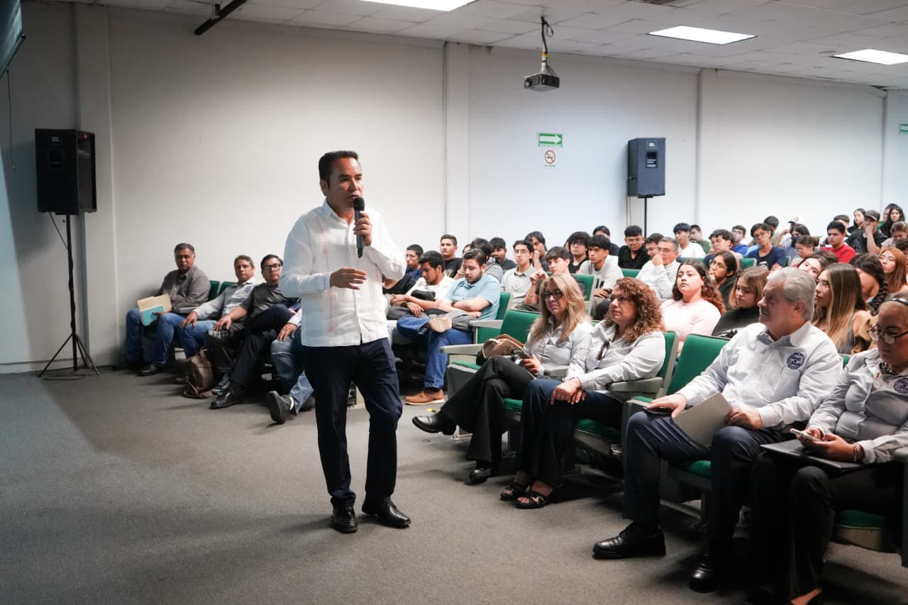 “La transformación inicia en las aulas”: Heriberto Aguilar