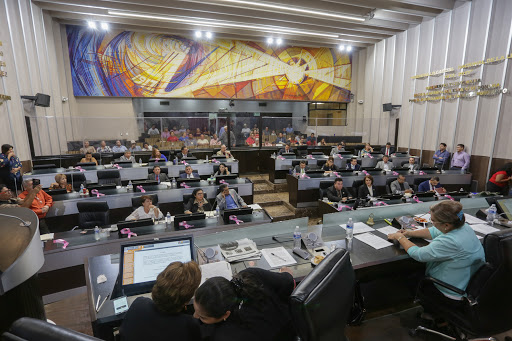 LEY DE GRAVEDAD    Por Alan Castro