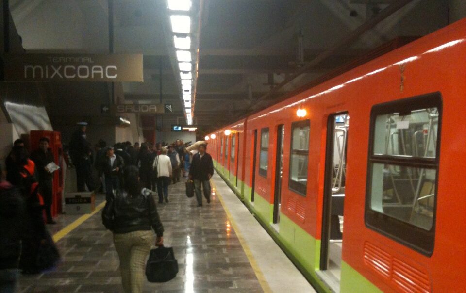 Exigen sanción a empresas que participaron en la construcción de la línea 12 del metro Exigen sanción a empresas que participaron en la construcción de la línea 12 del metro