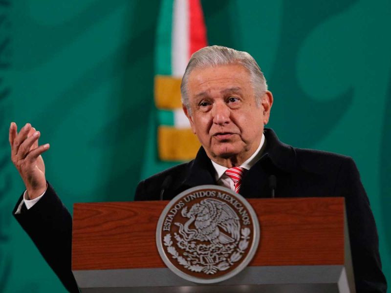 AMLO se lanza contra el PRI por oponerse a reforma eléctrica