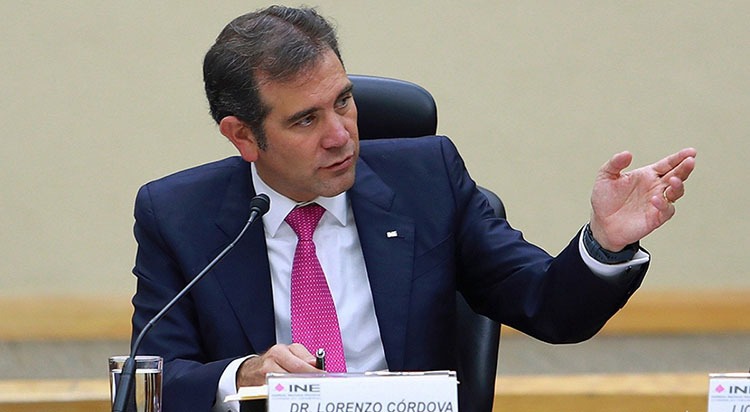 INE verifica 90% de firmas para revocación de mandato