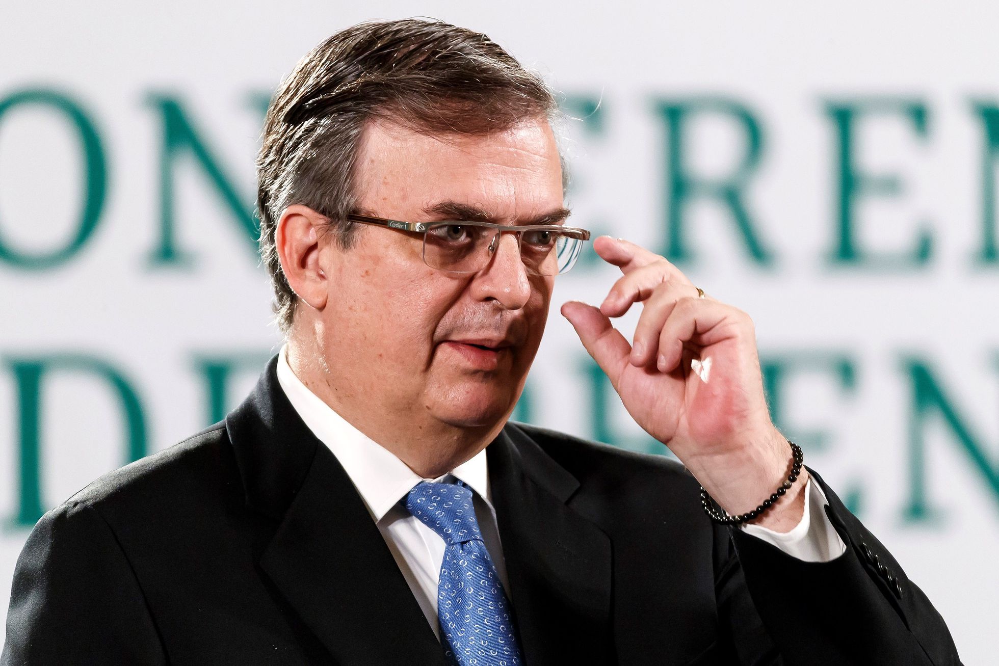 Ebrard y Monreal analizan demanda de México contra empresas fabricantes de armas