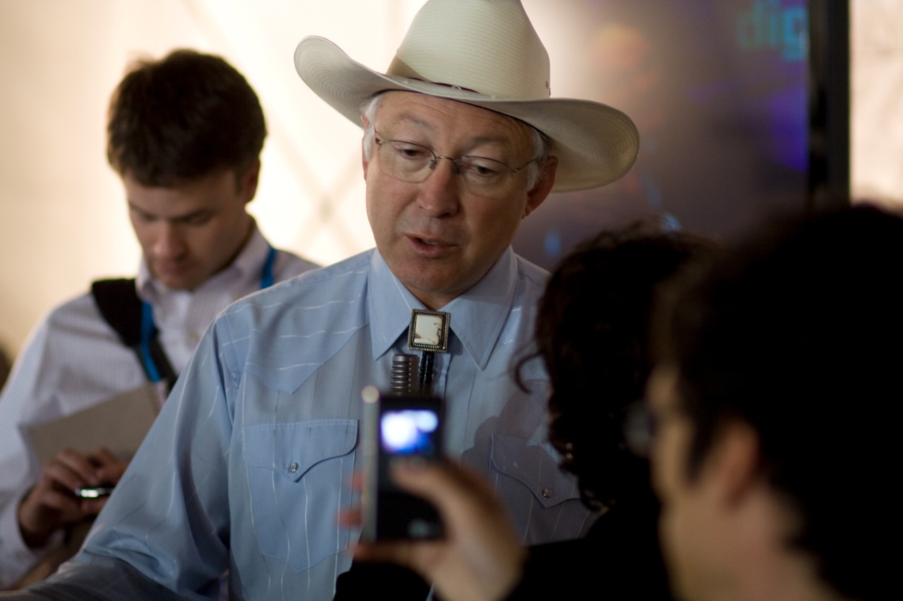 Embajador de Estados Unidos en México apoya contrarreforma eléctrica de AMLO