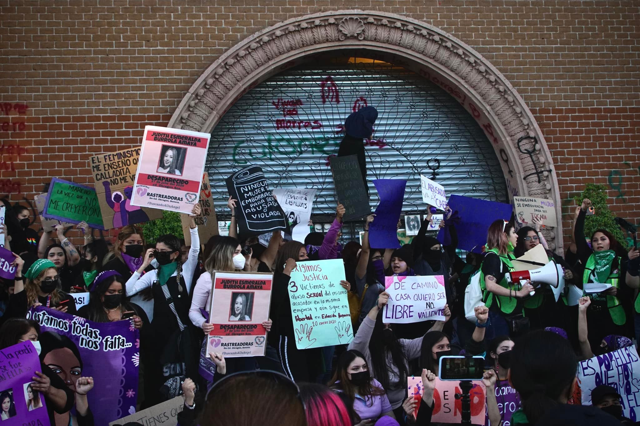 Mujeres sonorenses gritan un masivo “Basta Ya”