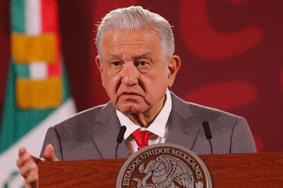 AMLO dice que señaló a John Kerry con presentar pruebas de corrupción si hay controversias por Reforma Eléctrica