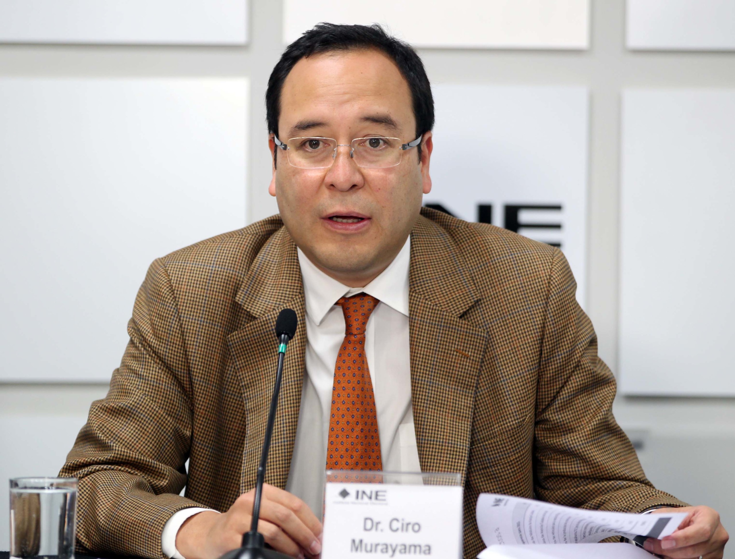 INE acata suspender difusión de revocación de mandato