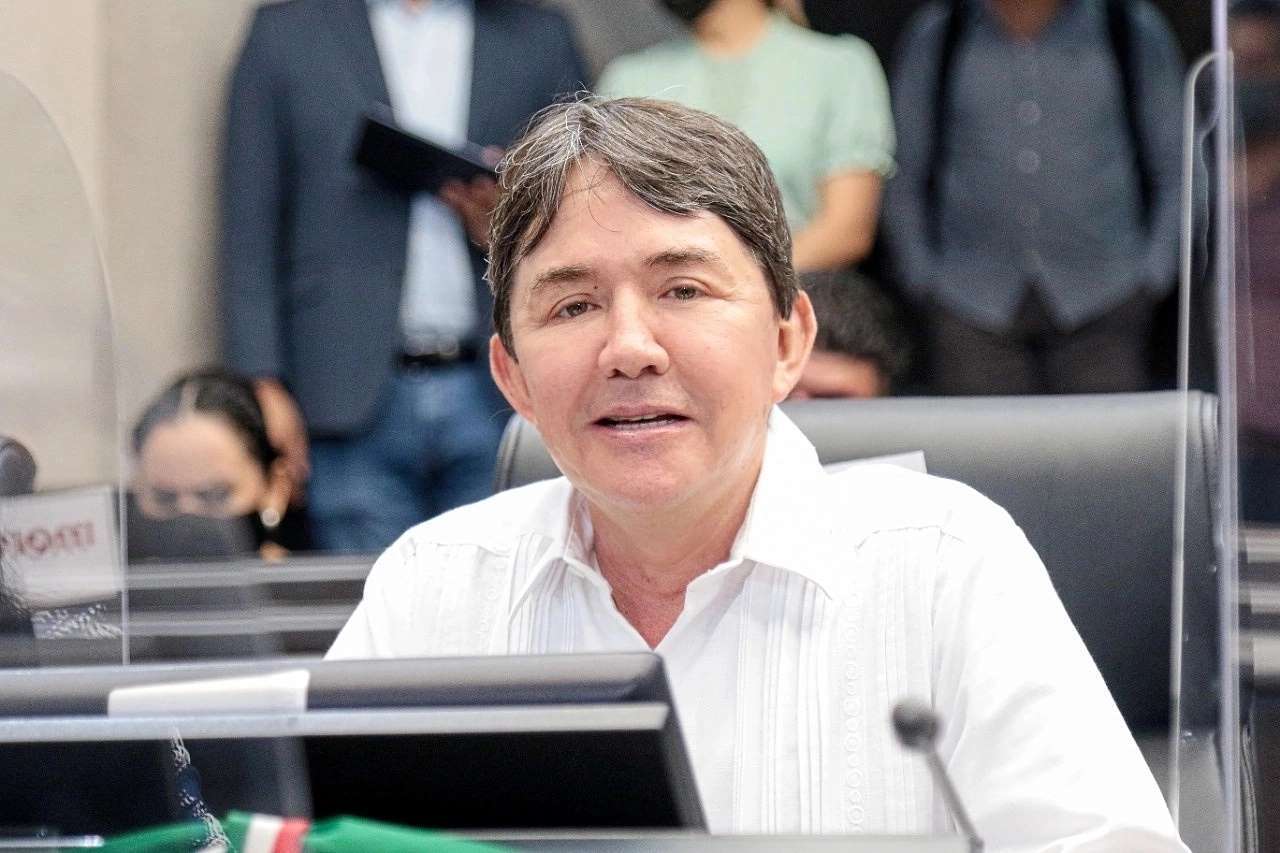 Con ustedes “El Re-Pollo” Castelo, el diputado de las pendejadas 