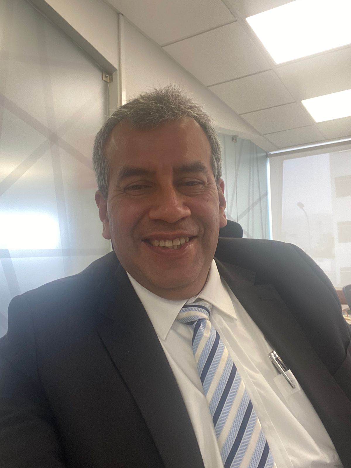 UN MUNDO EN CAOS: ENTREVISTA CON CARLOS NOVOA SHUNA UN MUNDO EN CAOS: ENTREVISTA CON CARLOS NOVOA SHUNA