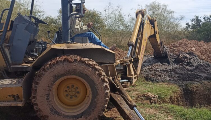Trabaja Oomapasn En El Desazolve De Cárcamo Provisional Colapsado Por El Flujo De Agua De Cultivo Trabaja Oomapasn En El Desazolve De Cárcamo Provisional Colapsado Por El Flujo De Agua De Cultivo