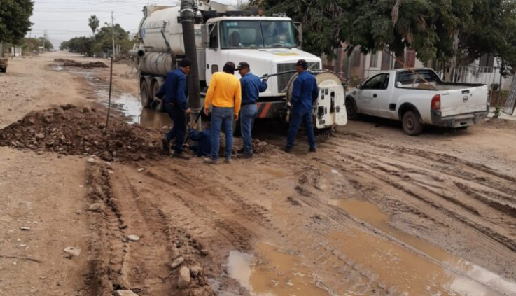 Trabaja OOMAPASN en el Mantenimiento de las Líneas de Drenaje de Sector Oriente Trabaja OOMAPASN en el Mantenimiento de las Líneas de Drenaje de Sector Oriente