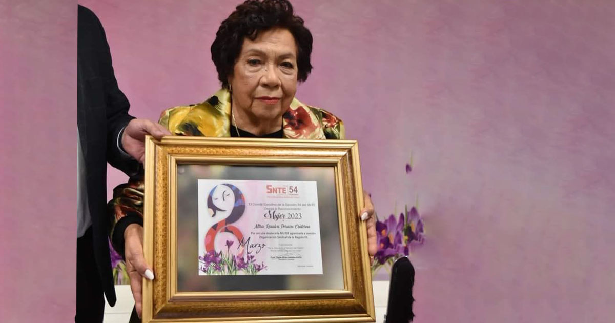De la vocación al legado: reconocen trayectoria de 55 años de la maestra Rosalva Peraza