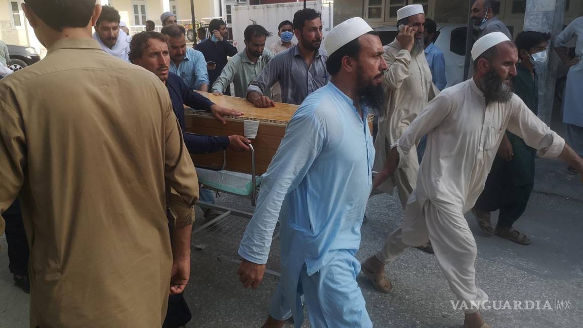 Al menos 44 muertos en un atentado suicida durante un mitin de un partido islamista en Pakistán Al menos 44 muertos en un atentado suicida durante un mitin de un partido islamista en Pakistán