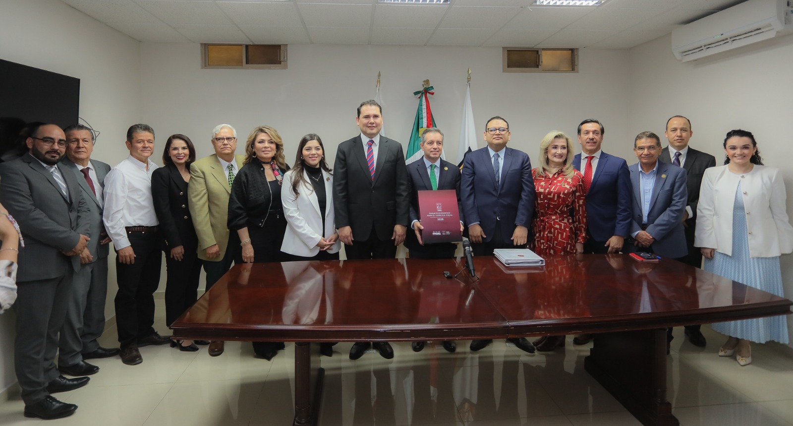 Congreso de Sonora recibe paquete económico para el año 2025 Congreso de Sonora recibe paquete económico para el año 2025