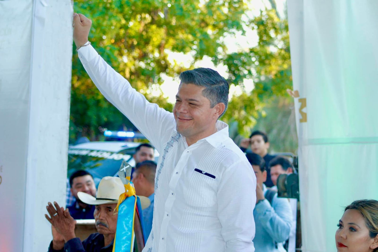 El Presidente Alberto Vázquez Valencia Ofrece Su Primer Mensaje Oficial en la Comunidad del Júpare El Presidente Alberto Vázquez Valencia Ofrece Su Primer Mensaje Oficial en la Comunidad del Júpare