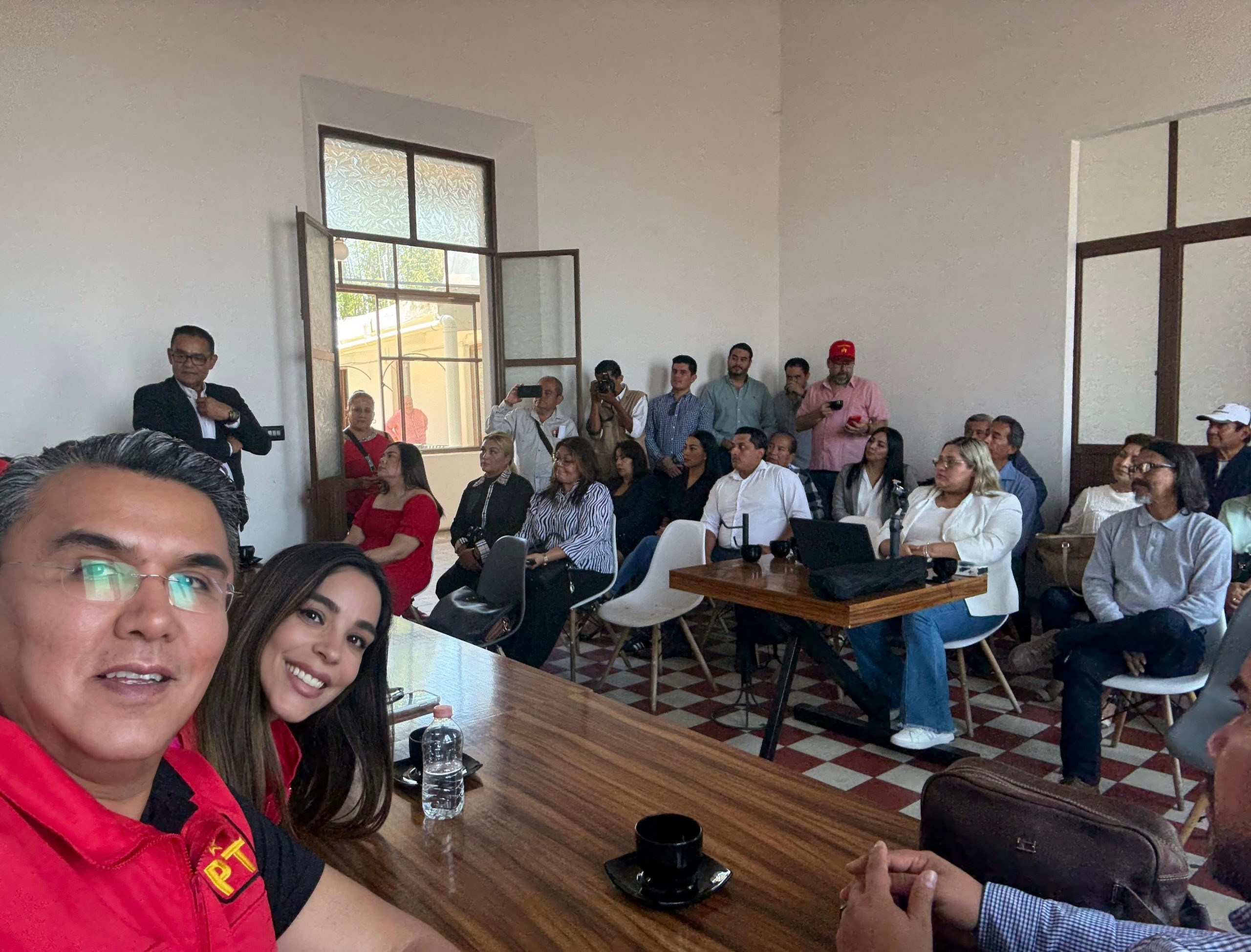 Los Diputados Federales, Ramón Flores y Diana Karina Barreras, refrendan el compromiso del PT con la Cuarta Transformación Los Diputados Federales, Ramón Flores y Diana Karina Barreras, refrendan el compromiso del PT con la Cuarta Transformación