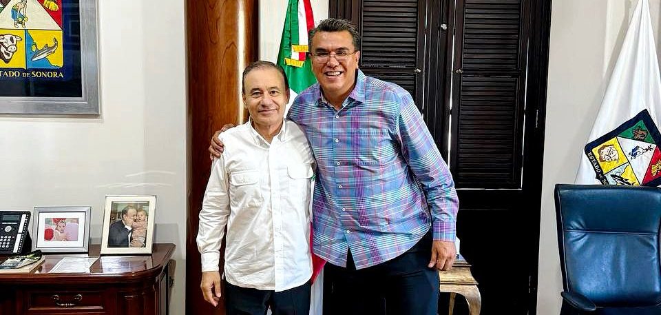 El diputado federal Ramón Flores entrega su Primer Informe de Actividades Legislativas al Gobernador Alfonso Durazo