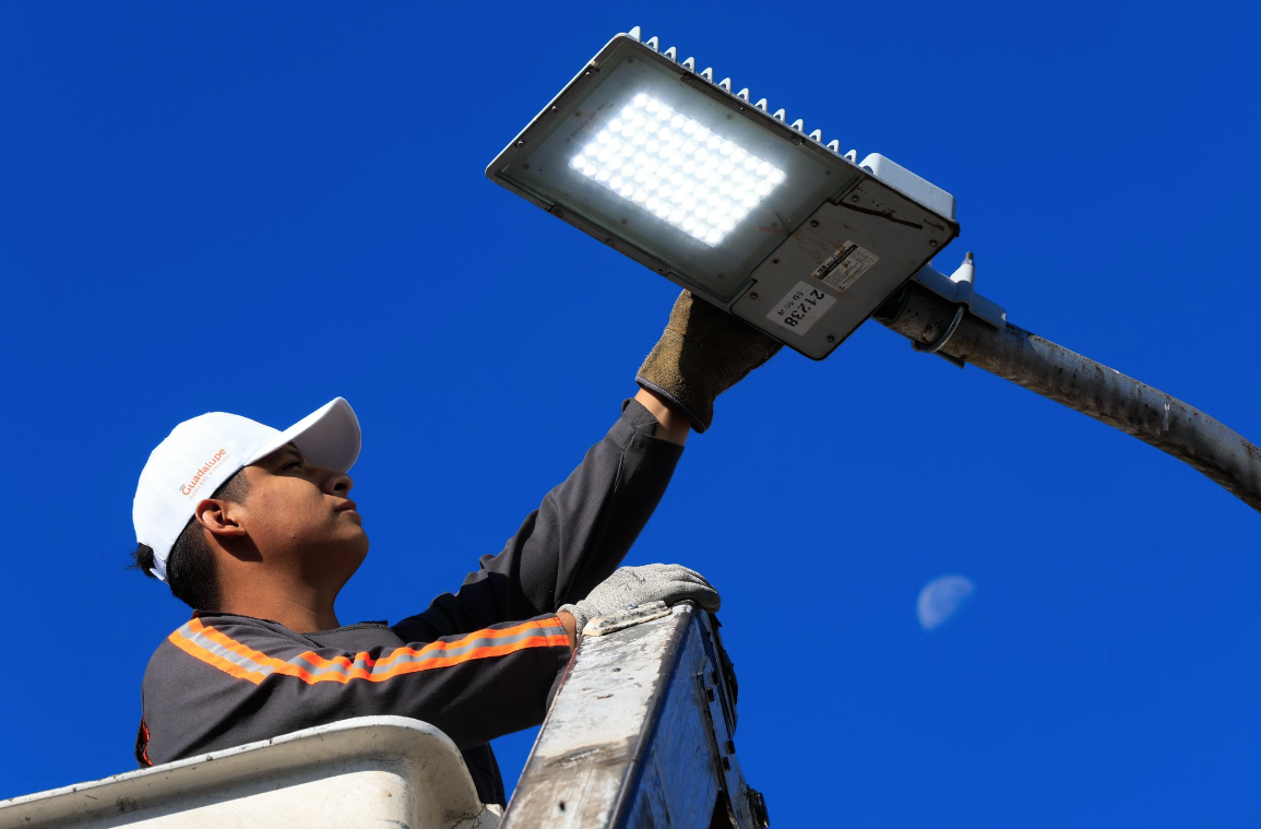 Hermosillo moderniza luminarias en bulevares