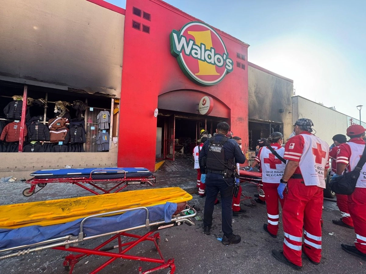 Al menos 23 personas fallecidas por incendio en Waldo´s en centro de Hermosillo; tienda operaba sin aprobación vigente de Protección Civil