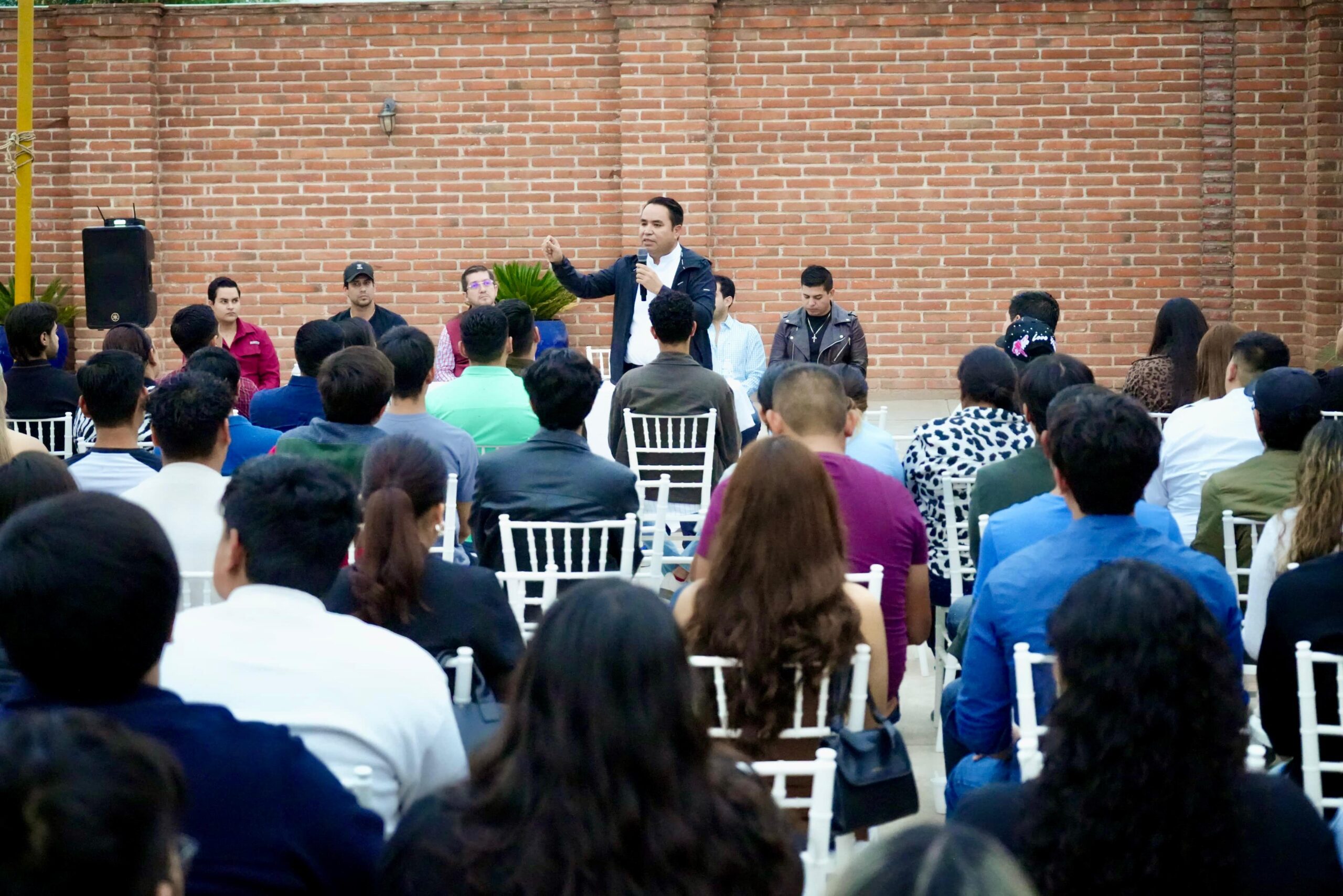 Jóvenes del Mayo presentan agenda de equidad y derechos indígenas al senador Heriberto Aguilar