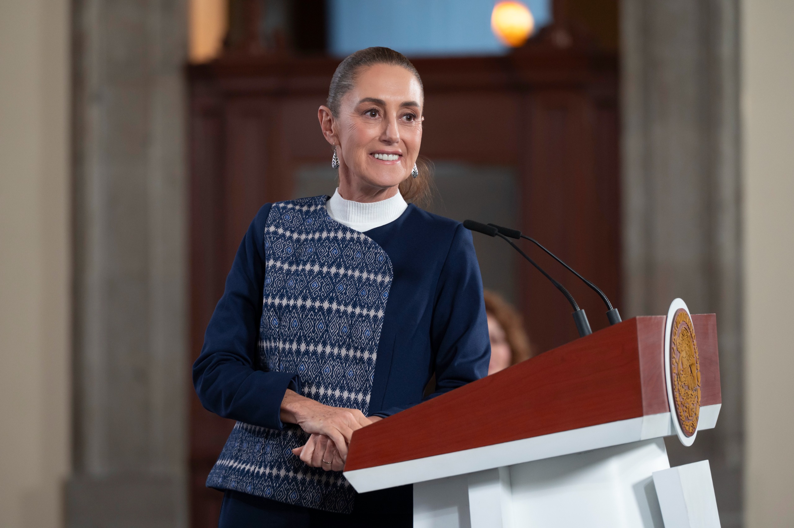 Ventajas competitivas, T-MEC e incremento en industrias como la electrónica, explican aumento de 7.6% en exportaciones: Presidenta Claudia Sheinbaum