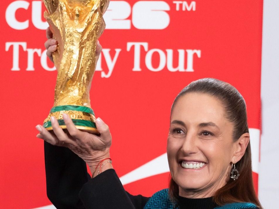 VIDEO: Presidenta Claudia Sheinbaum levanta la Copa Mundial de la FIFA