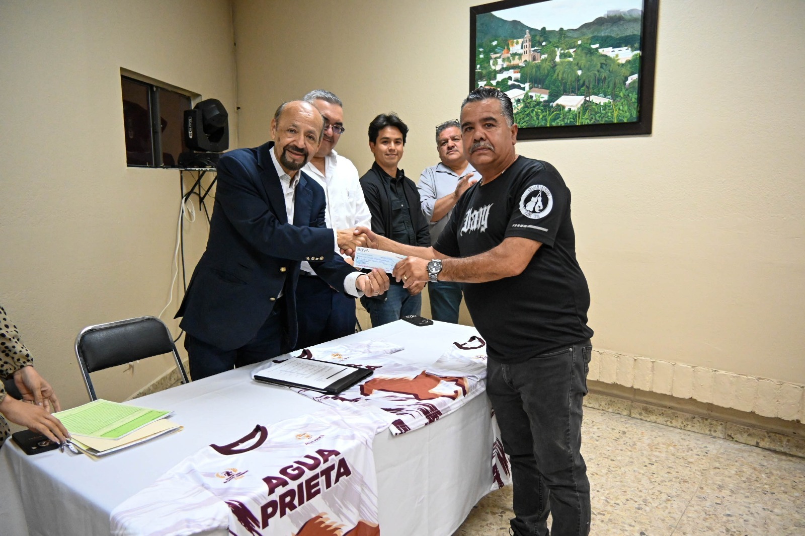 Alcalde de Agua Prieta apoya a deportistas que van rumbo a la olimpiada CONADE 2026