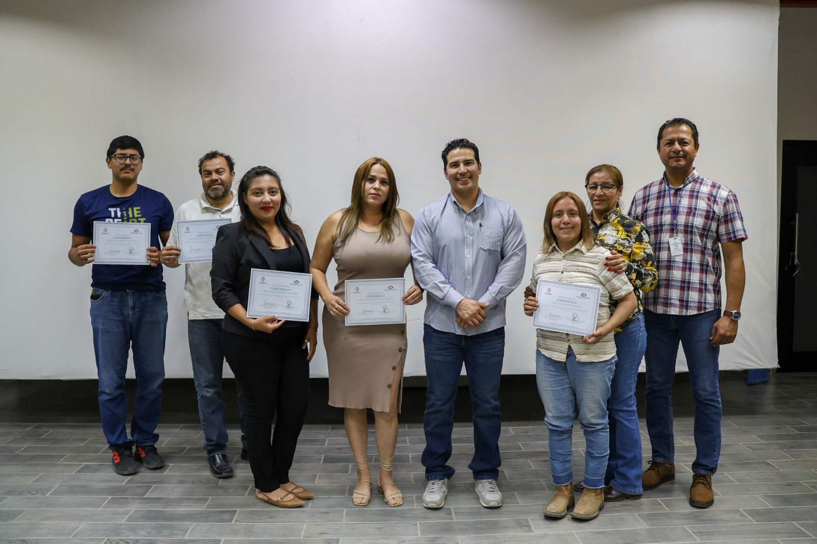 MERCADO POLÍTICO | Capacitación a emprendedores, acción positiva y muy útil