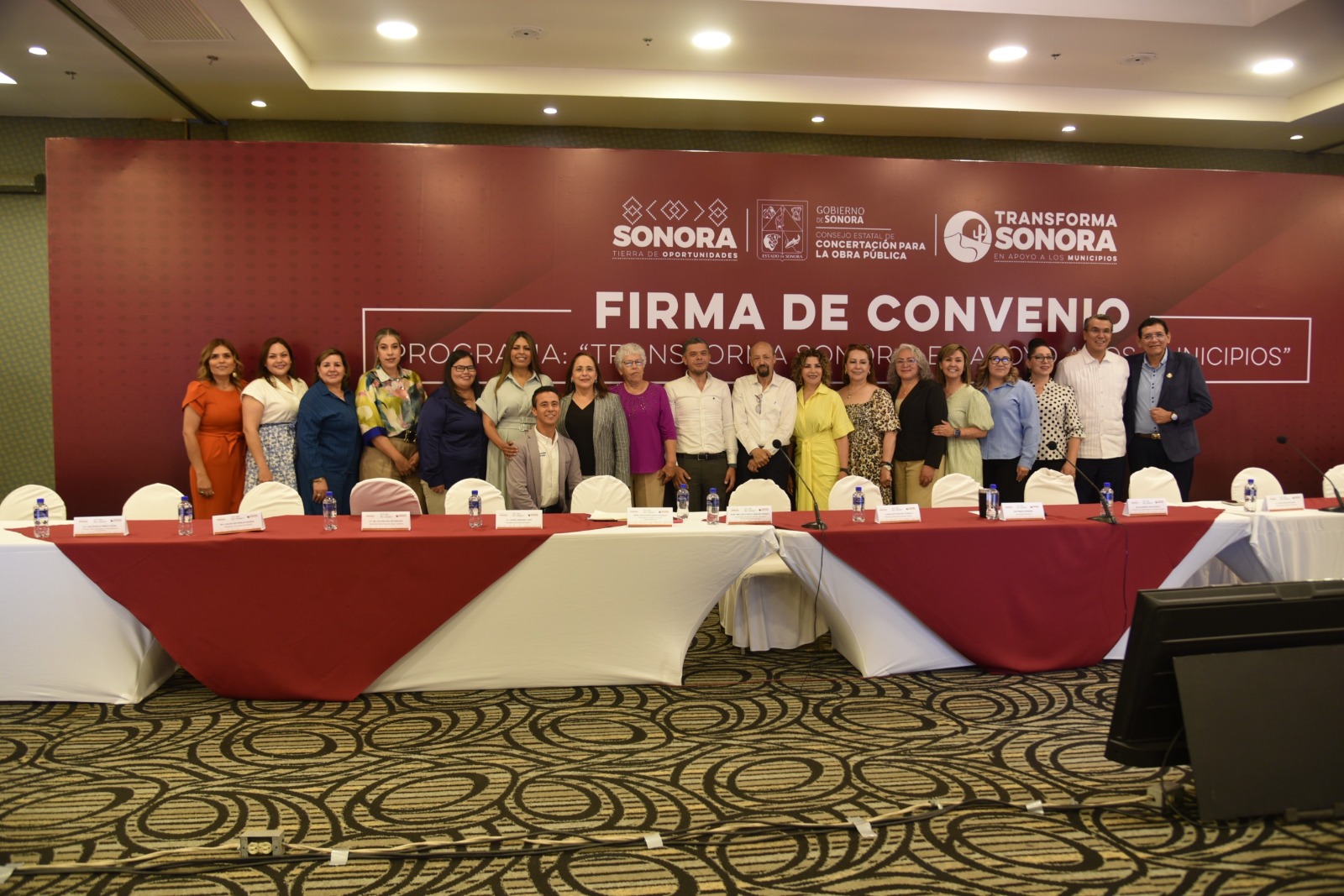 Alcalde de Agua Prieta participa en firma del convenio “Transforma Sonora”