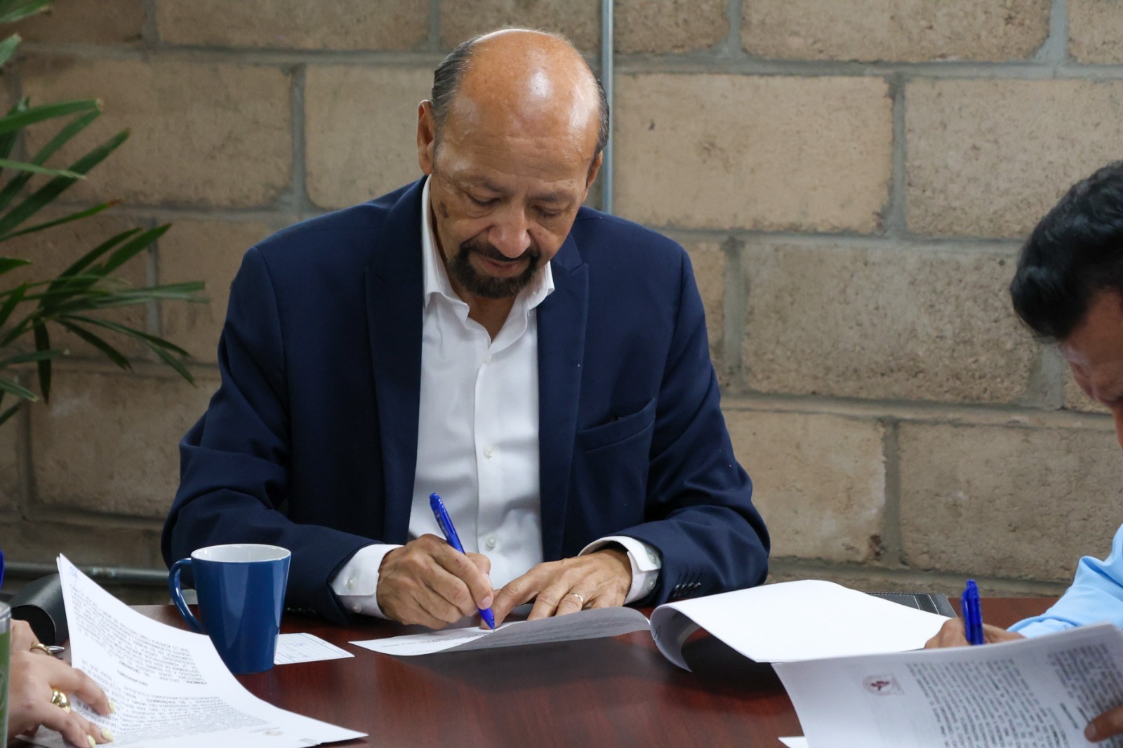 El OOMAPAS Agua Prieta y el SUTSPES firman convenio que fortalece la caja de ahorro del personal
