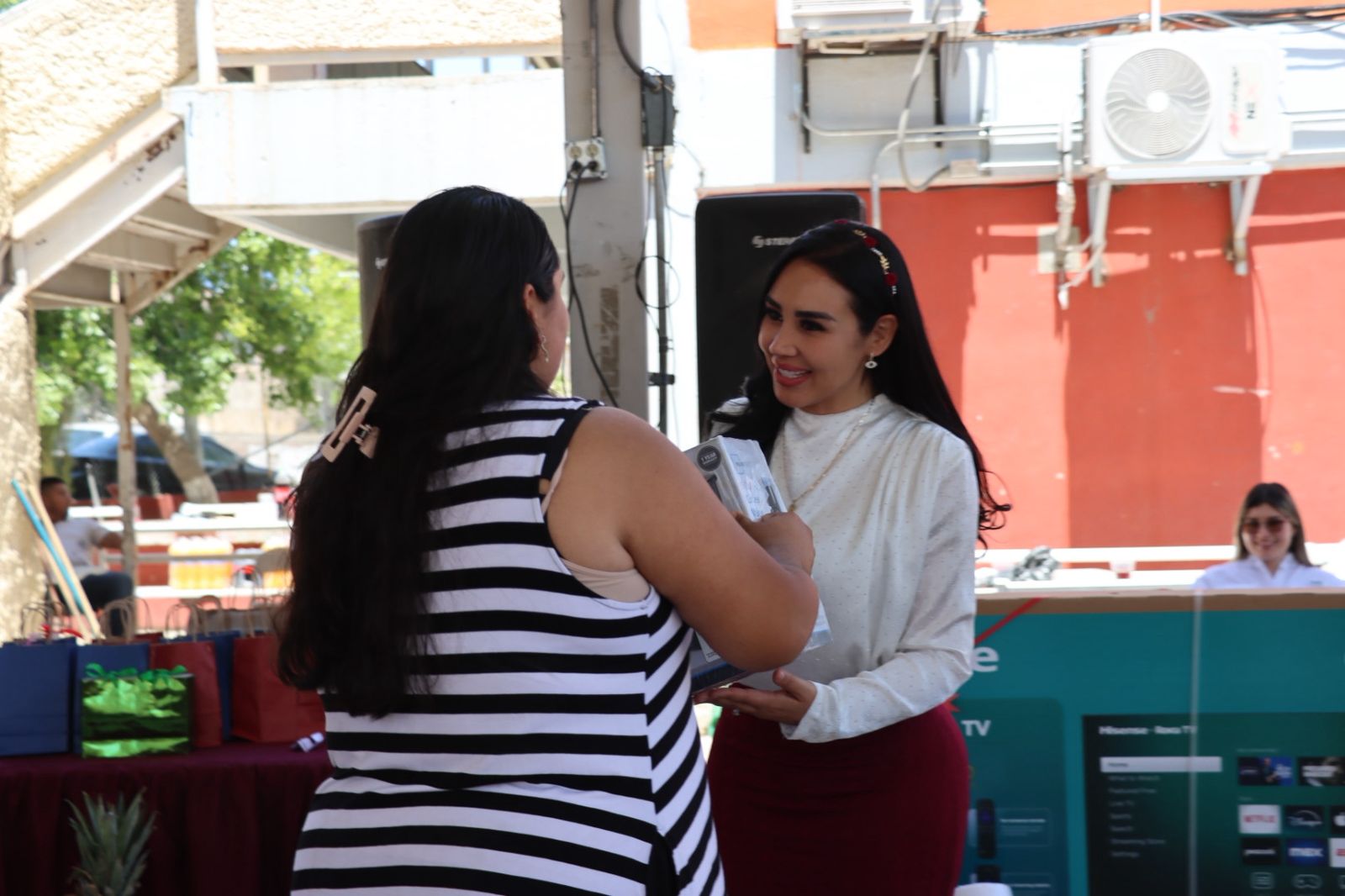 SE DICE FÁCIL | Participa Angélica Burgos en festejos del Día de la Madre