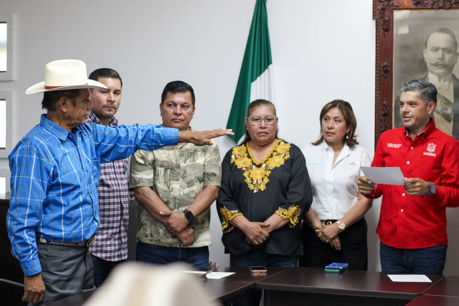 Toma protesta Beto Vázquez a nuevo titular de Asuntos Indígenas de Hutabampo Toma protesta Beto Vázquez a nuevo titular de Asuntos Indígenas de Hutabampo