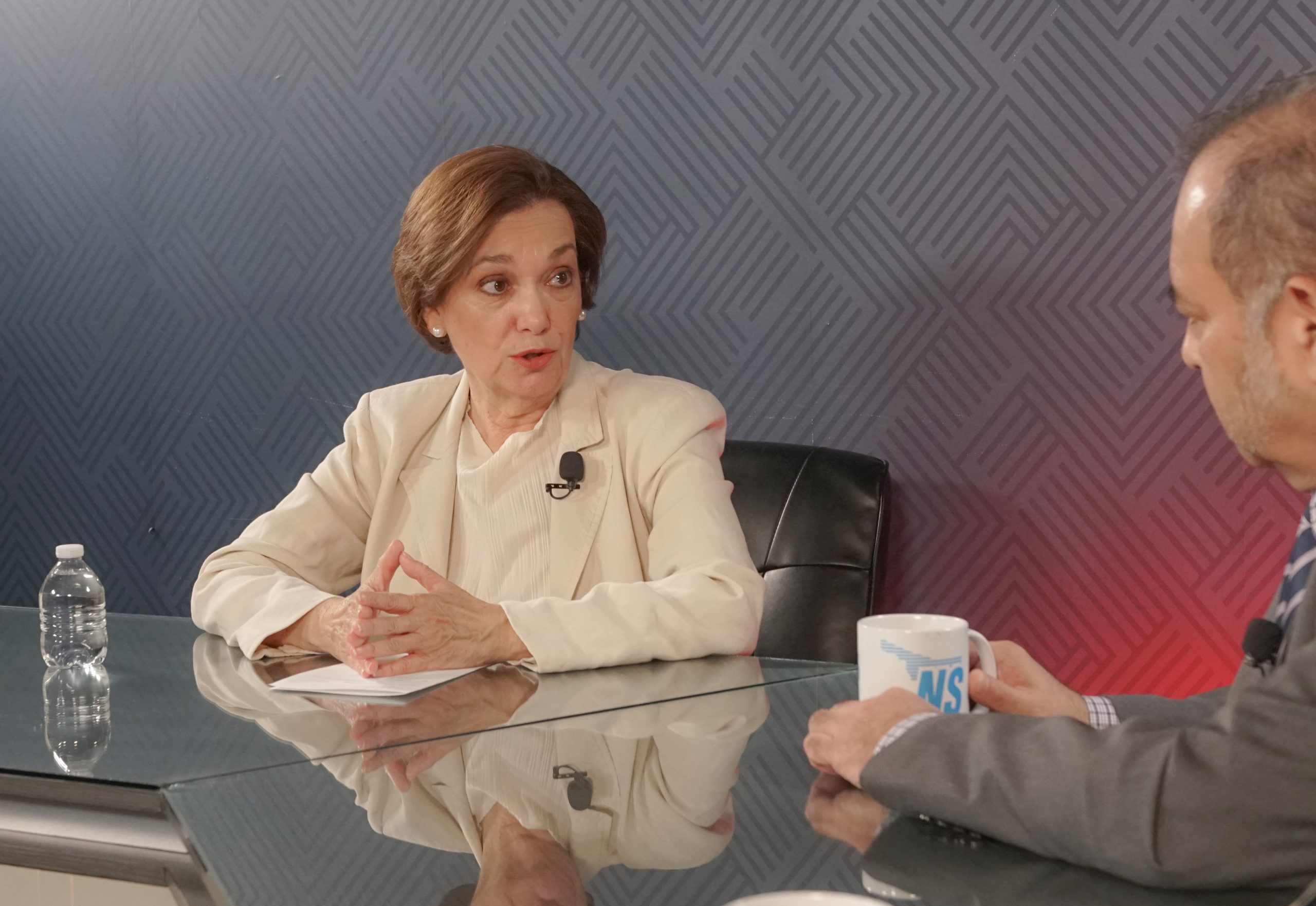 “Para la gubernatura se requiere experiencia, lealtad al proyecto y al gobernador Durazo”: Dolores del Río “Para la gubernatura se requiere experiencia, lealtad al proyecto y al gobernador Durazo”: Dolores del Río