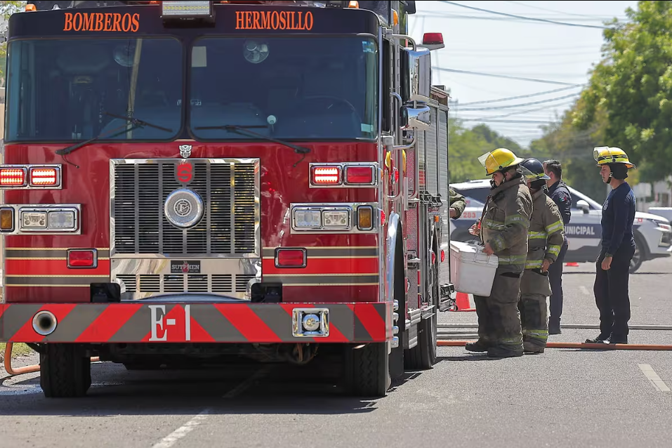 Oxxo reconoce labor de Bomberos de Hermosillo con donativo y anuncia nuevas iniciativas de colaboración Oxxo reconoce labor de Bomberos de Hermosillo con donativo y anuncia nuevas iniciativas de colaboración