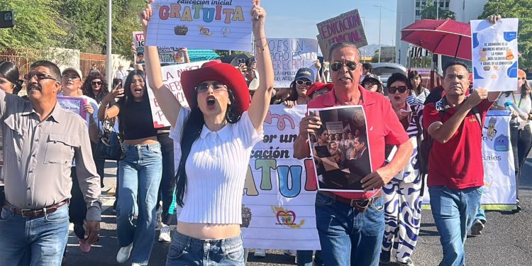 Influencer Hermosillense Lupita Villalobos organiza marcha en apoyo a Jorge García, abogado de 81 años en huelga de hambre Influencer Hermosillense Lupita Villalobos organiza marcha en apoyo a Jorge García, abogado de 81 años en huelga de hambre