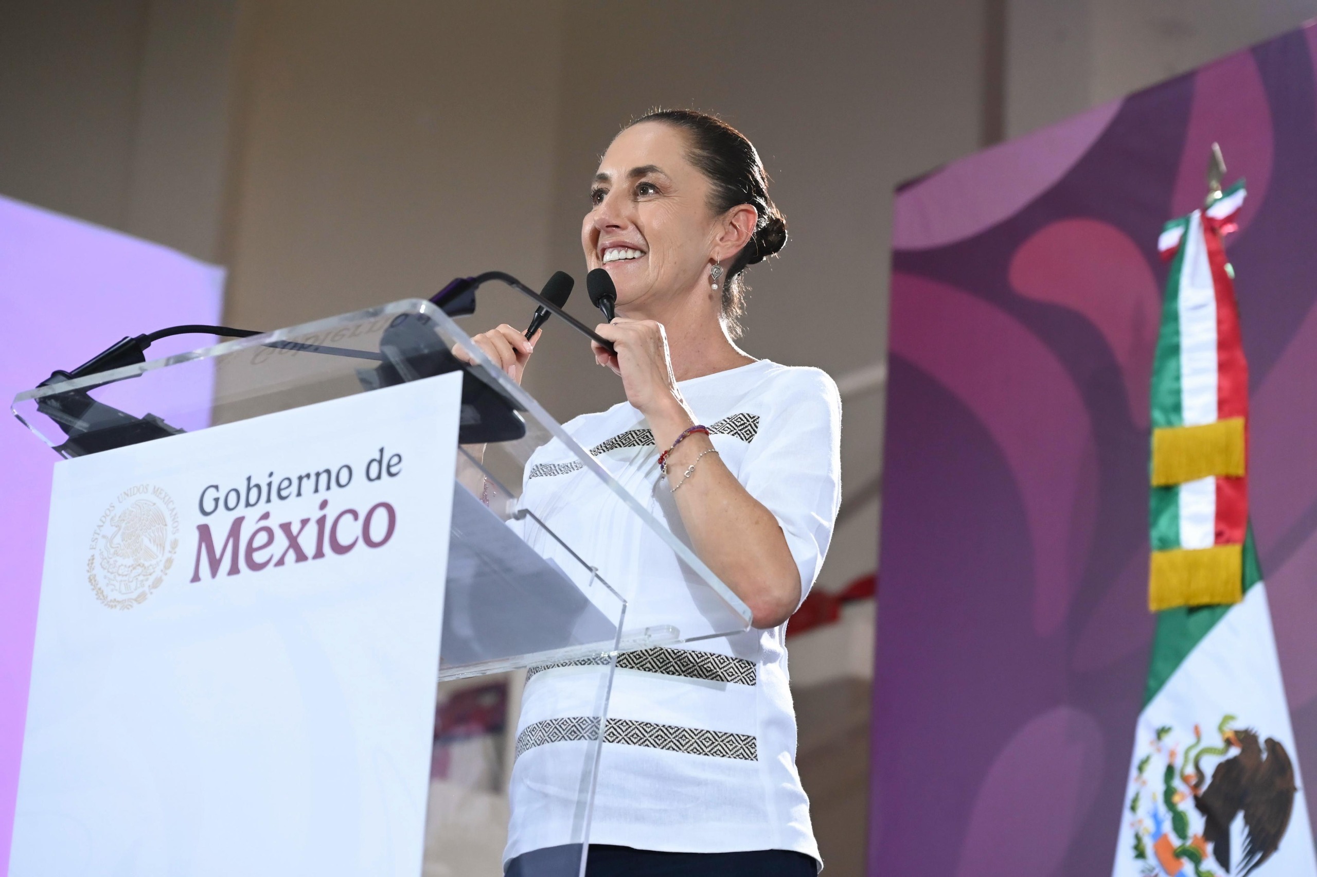 Desde Playa del Cármen, la Presidenta Claudia Sheinbaum anuncia Plan Integral para limpiar de sargazo las playas de Quintana Roo Desde Playa del Cármen, la Presidenta Claudia Sheinbaum anuncia Plan Integral para limpiar de sargazo las playas de Quintana Roo