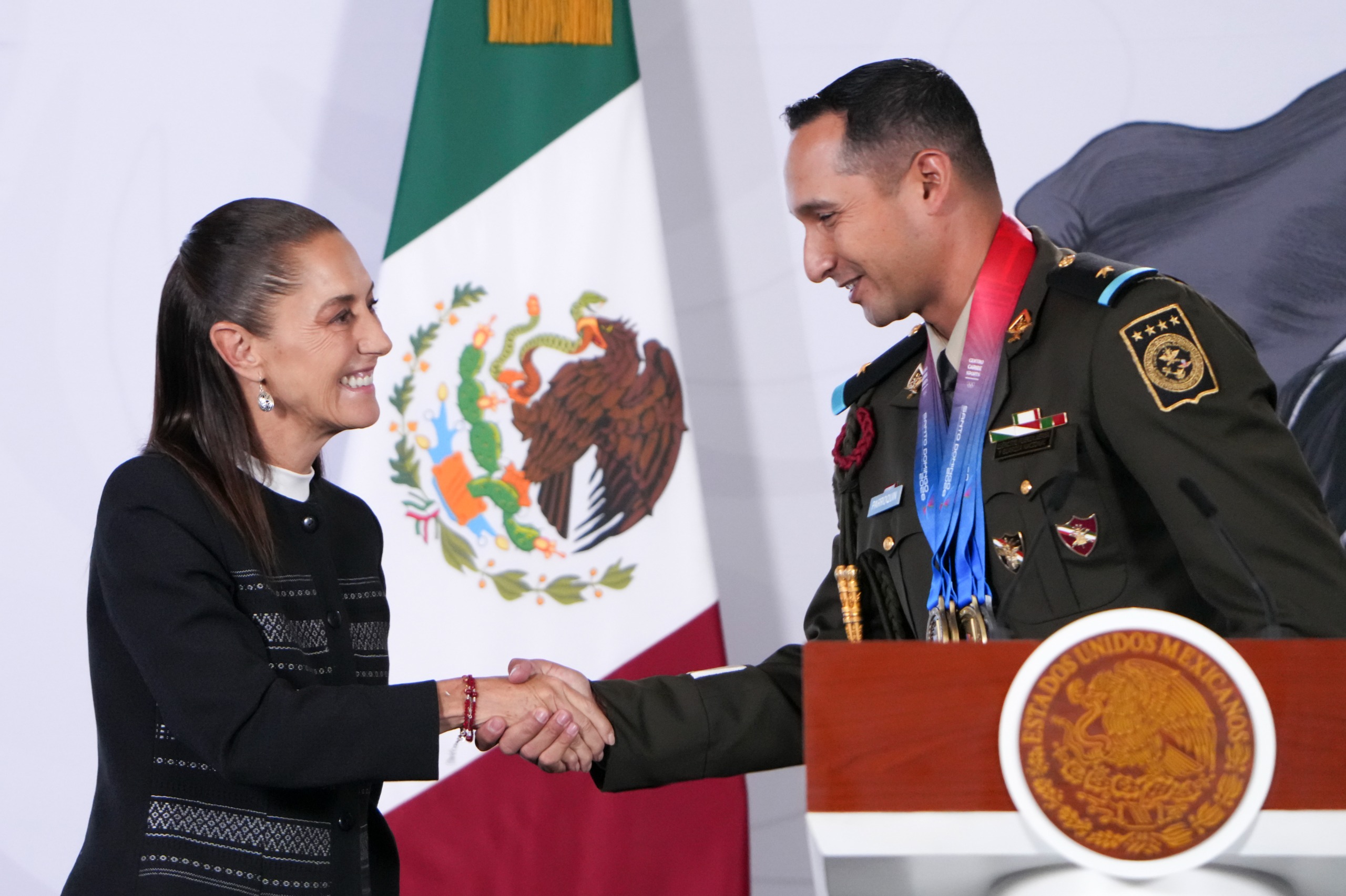 Presidenta Claudia Sheinbaum anuncia aumento de becas a deportistas mexicanos en reconocimiento a su participación histórica en los Juegos Centroamericanos y del Caribe Santo Domingo 2026 Presidenta Claudia Sheinbaum anuncia aumento de becas a deportistas mexicanos en reconocimiento a su participación histórica en los Juegos Centroamericanos y del Caribe Santo Domingo 2026