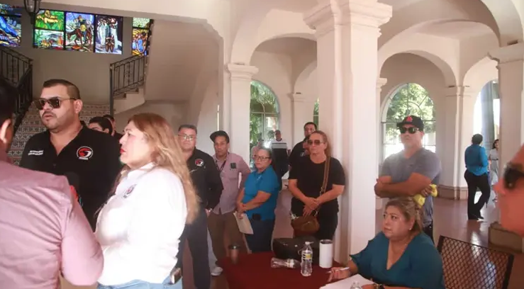 Trabajadores del SIUS toman Rectoría de la Unison; exigen cumplir con sentencia laboral Trabajadores del SIUS toman Rectoría de la Unison; exigen cumplir con sentencia laboral
