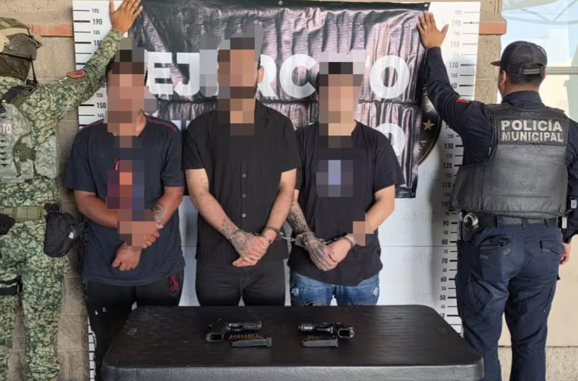 Policía intercepta vehículo con tres hombres armados en Hermosillo: hallan pistolas y cartuchos