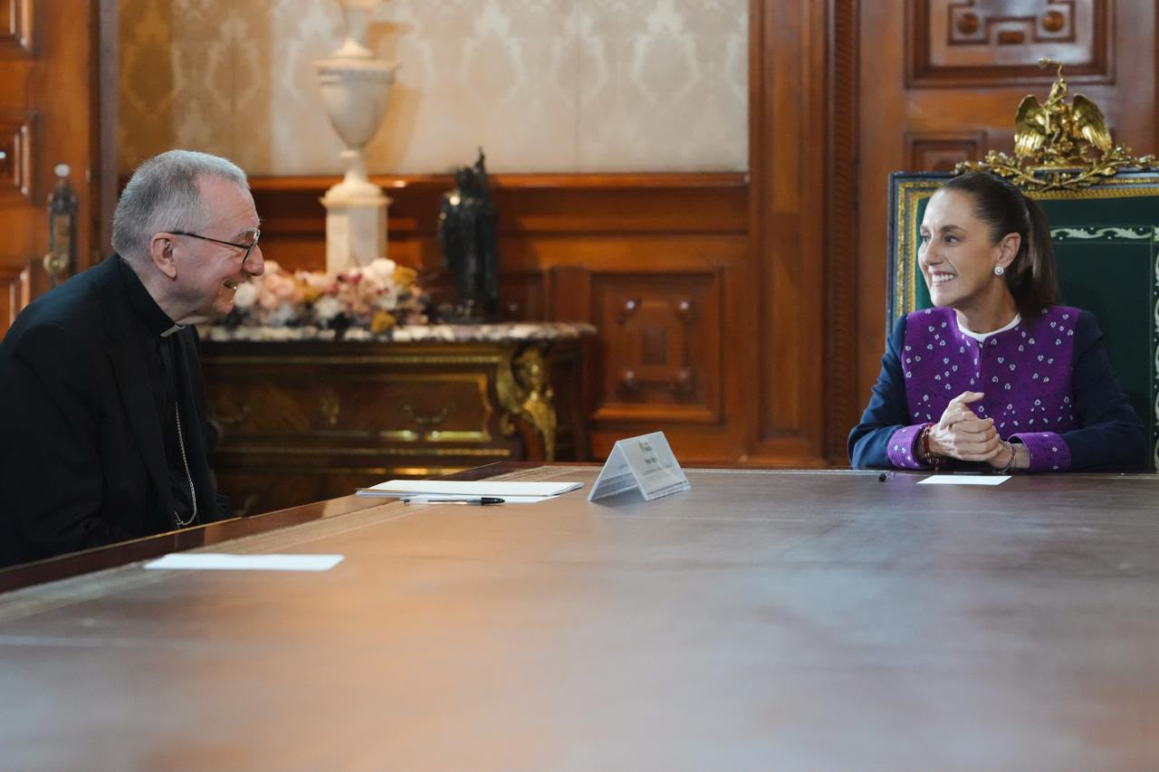 Claudia Sheinbaum recibe al secretario del Vaticano Pietro Parolin en Palacio Nacional
